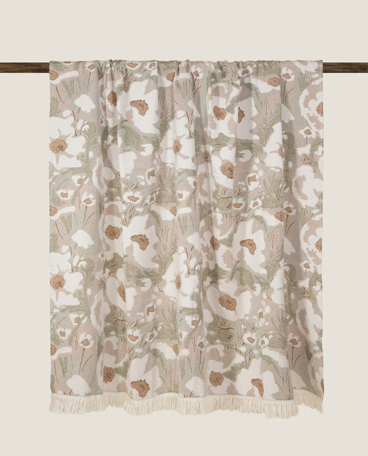 Plaid in 100% cotone dai colori tenui e raffinati con frange