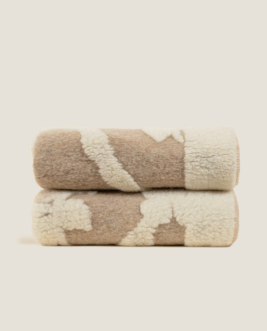 Plaid in soft alpaca con design classico dai colori tenui