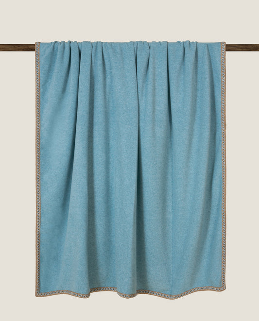 Plaid in soft bamboo color pavone con bordo Cocò