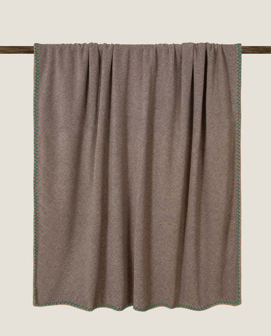 Plaid in soft bamboo con bordo artigianale