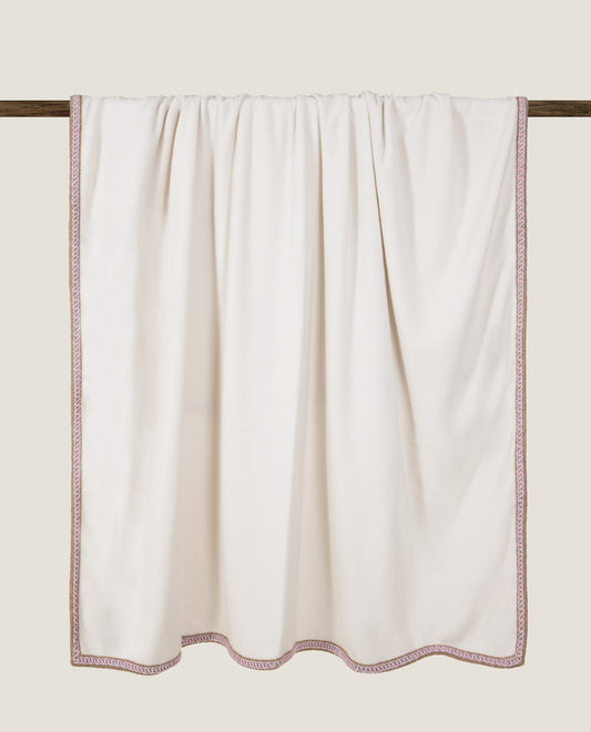 Plaid in soft bamboo color neve con bordo Cocò