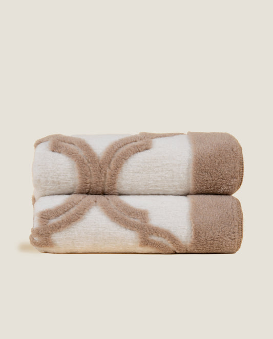 Plaid in soft cashmere con pattern classico dal sapore orientale