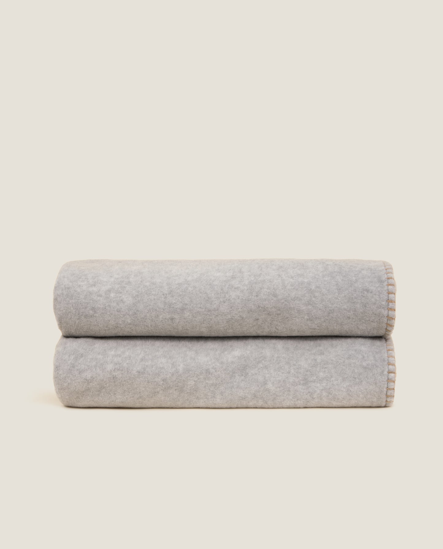 coperta in soft bamboo grs con punto cavallo sellerie color grigio perla