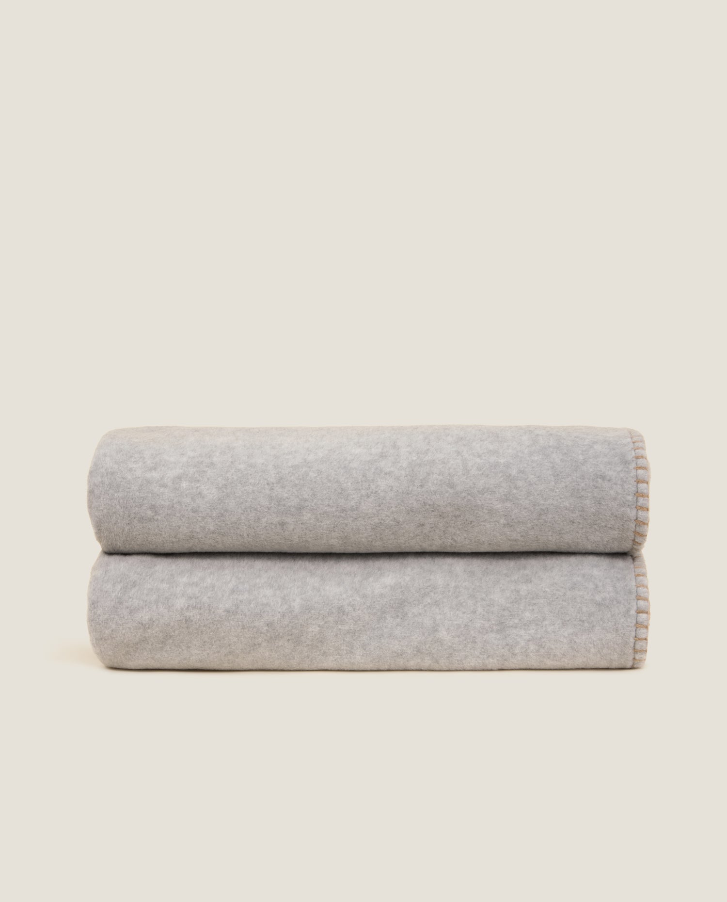 coperta in soft bamboo grs con punto cavallo sellerie color grigio perla