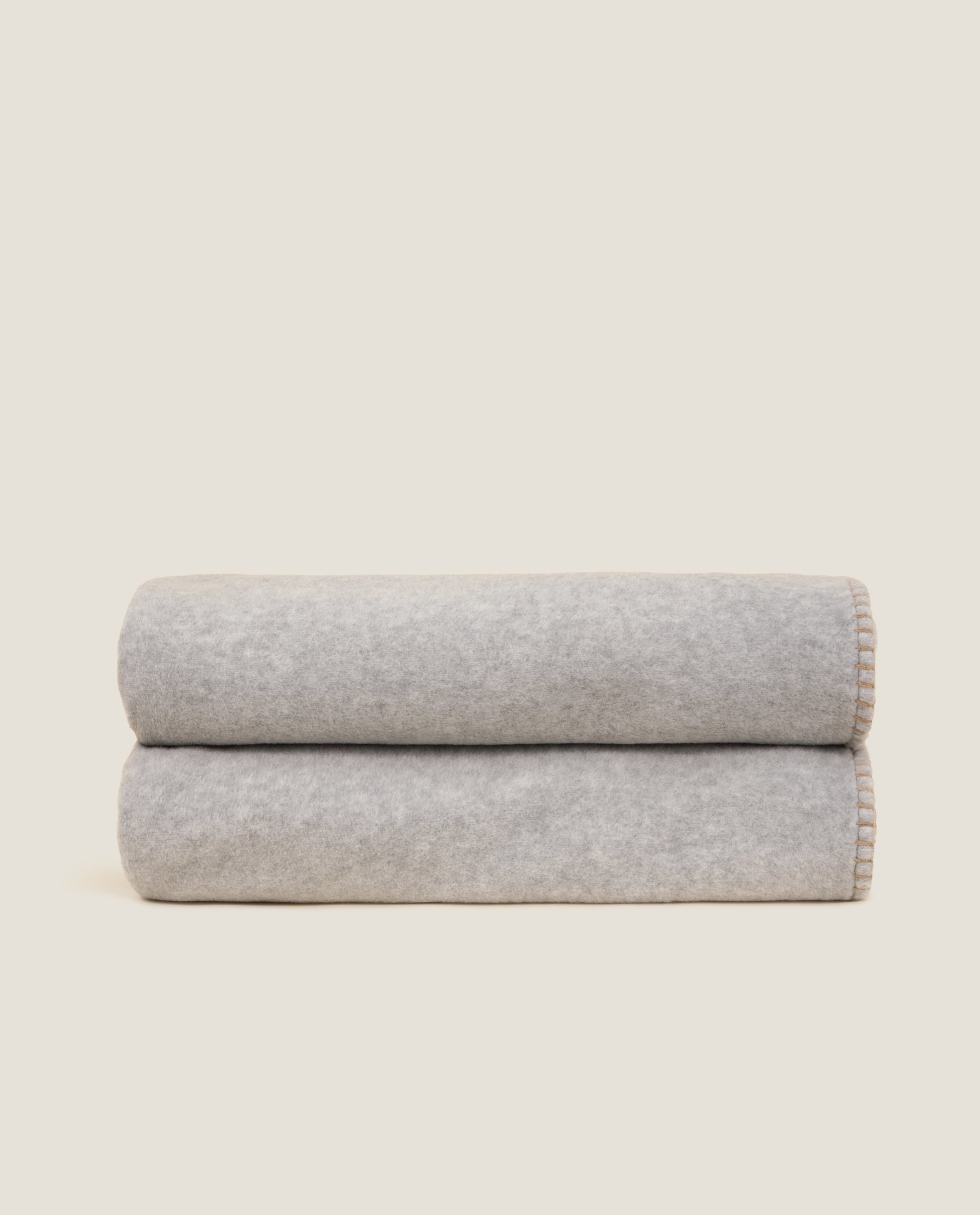 coperta in soft bamboo grs con punto cavallo sellerie color grigio perla