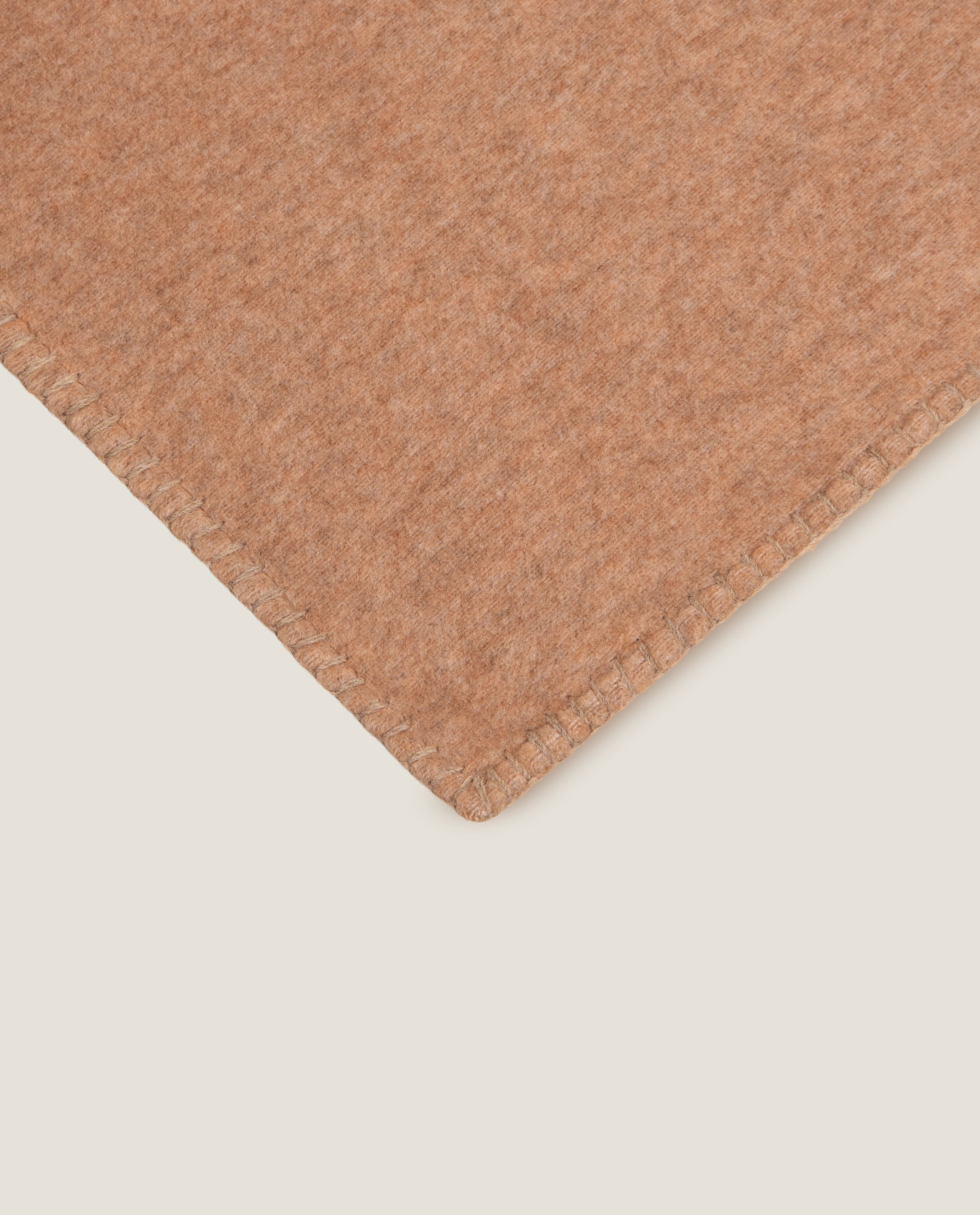 coperta in soft bamboo grs con punto cavallo sellerie color coffee&milk