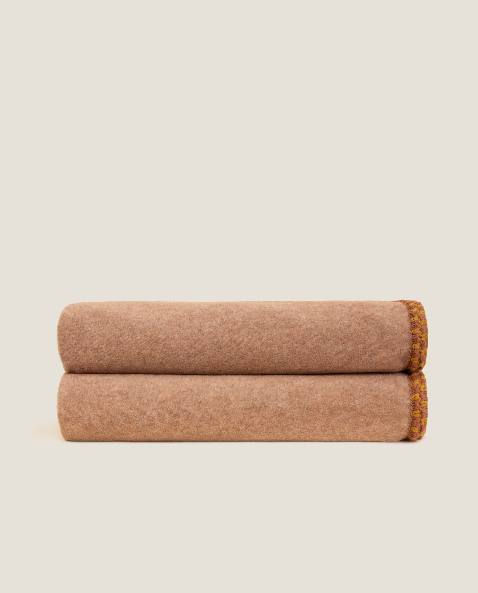 Coperta con bordo artigianale Giverny color coffee&Milk