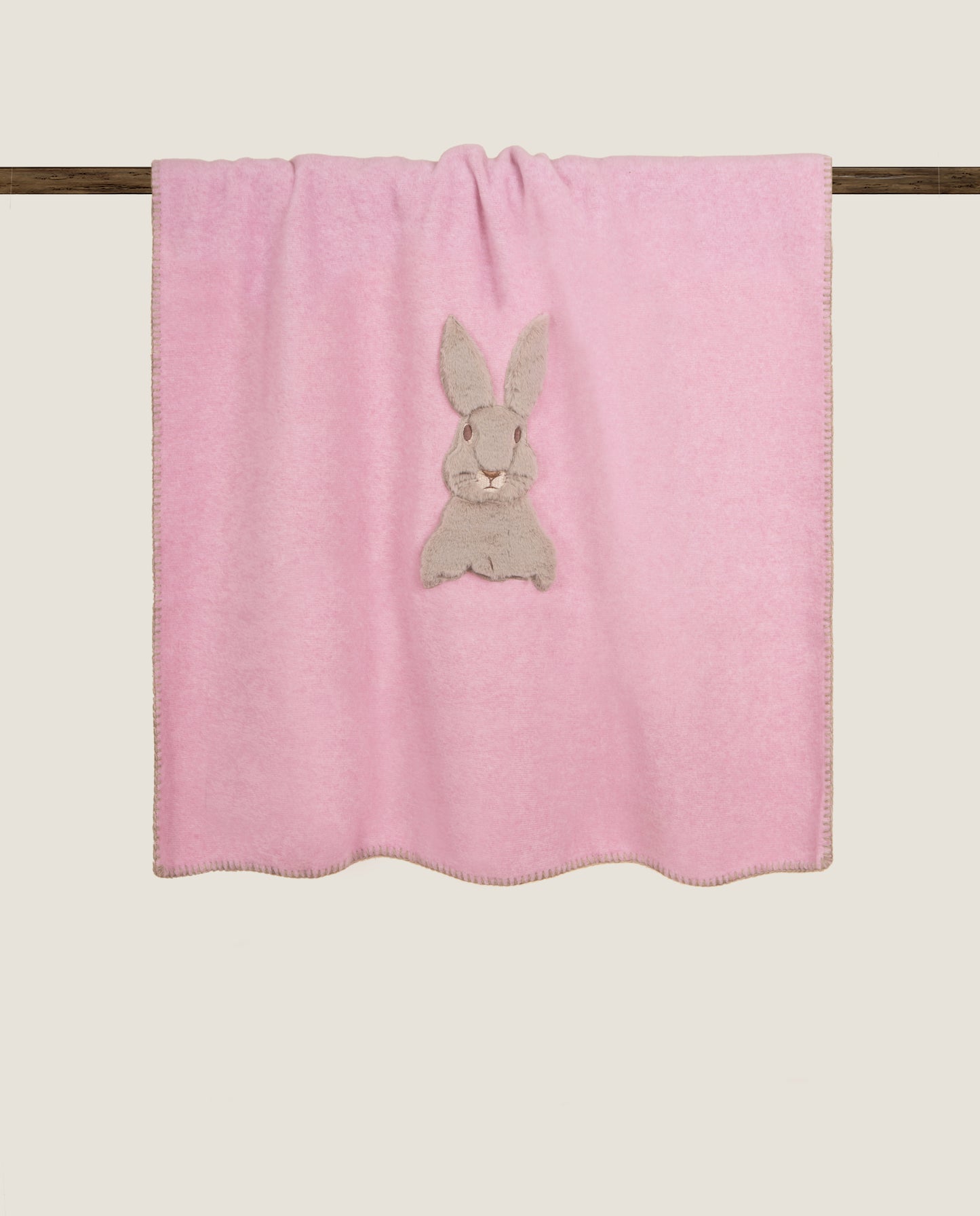 Plaid in soft Bamboo rosa con Coniglietto applicato