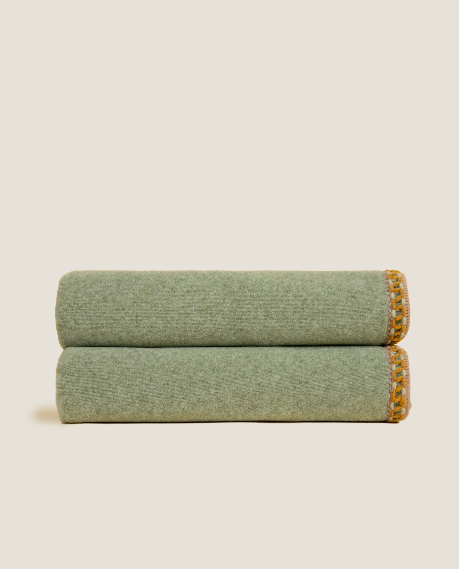 plaid in soft bamboo grs con cornice cocò color muschio