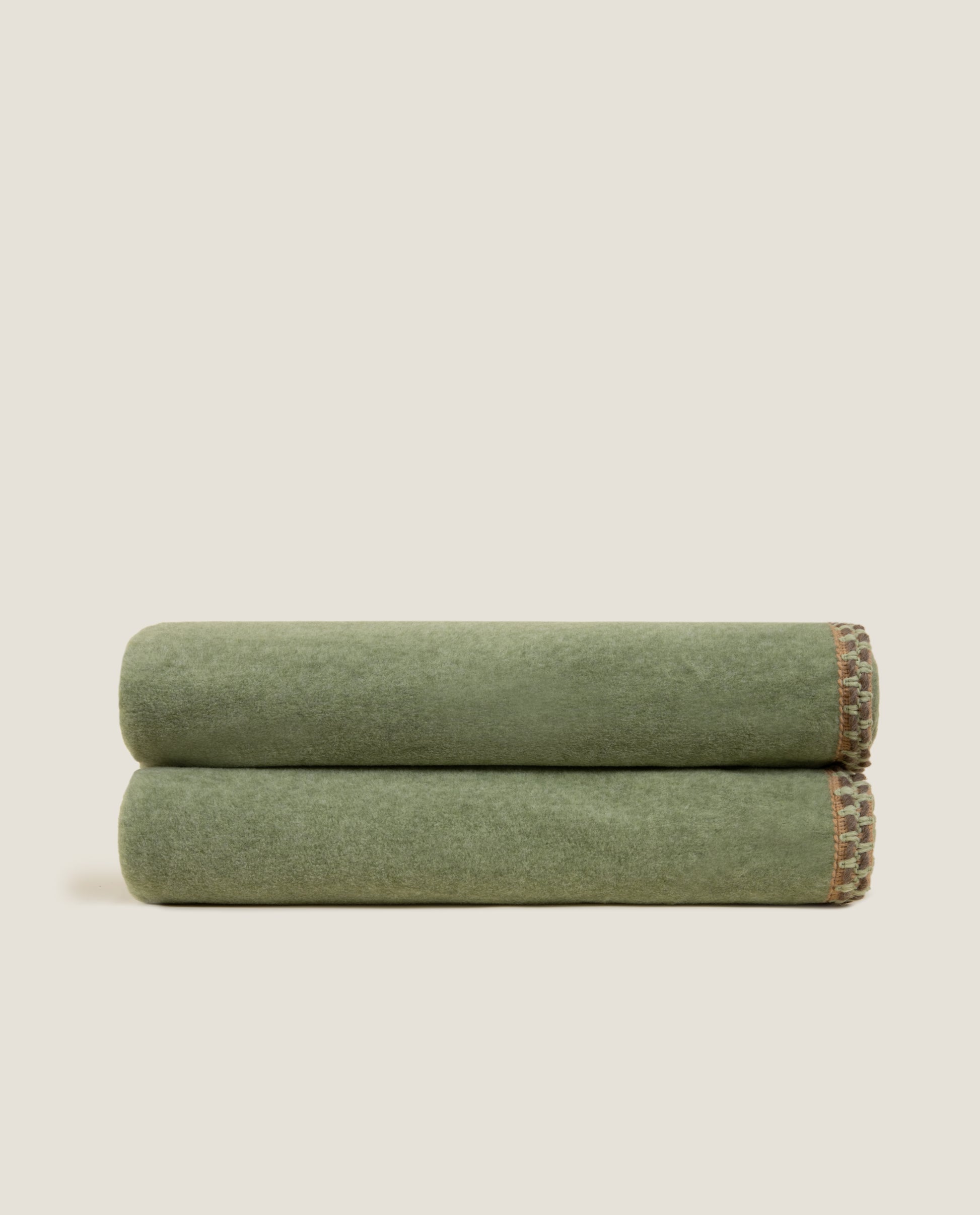 coperta in soft bamboo grs con cornice giverny color muschio