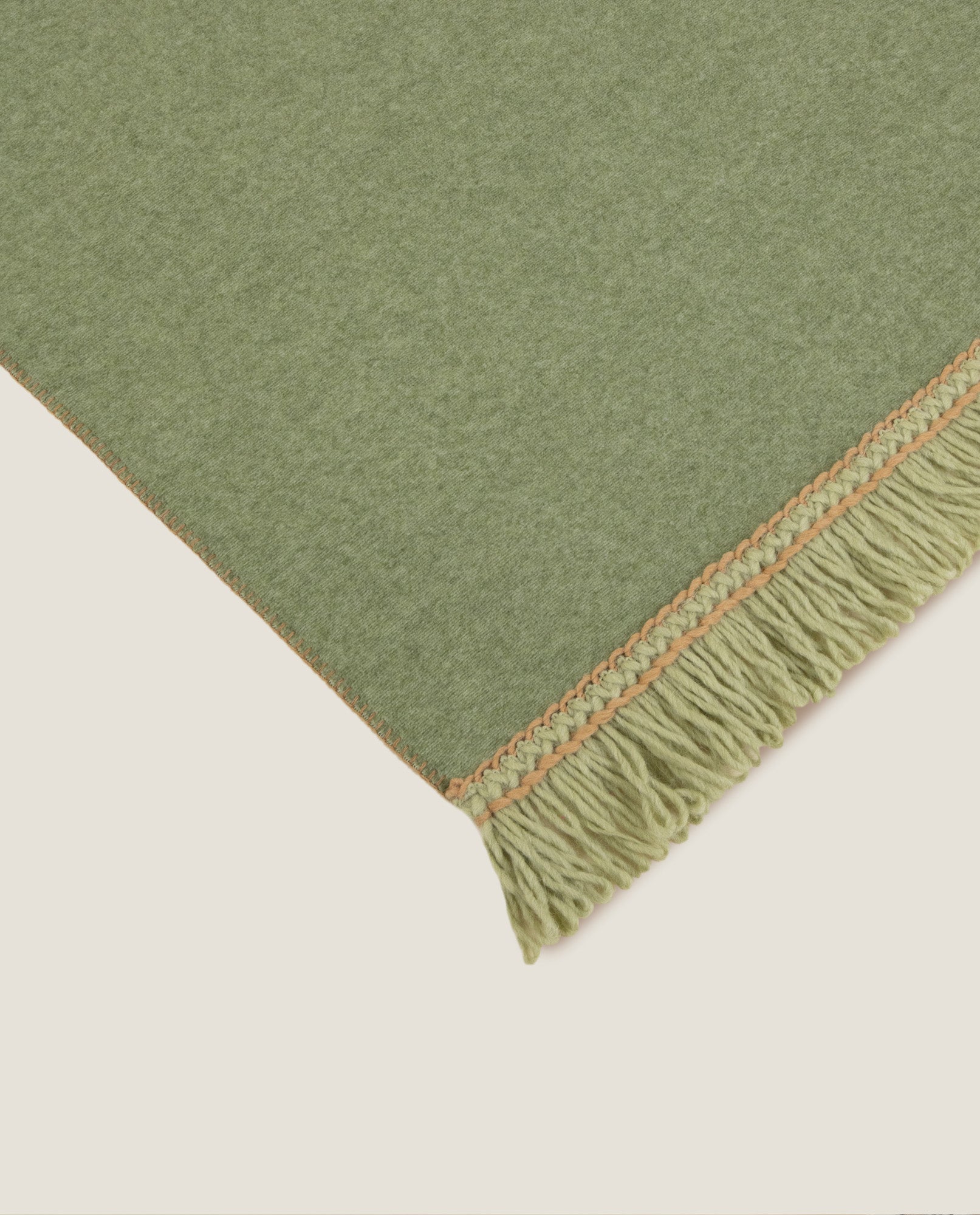 plaid in soft bamboo grs con frangia matisse color muschio