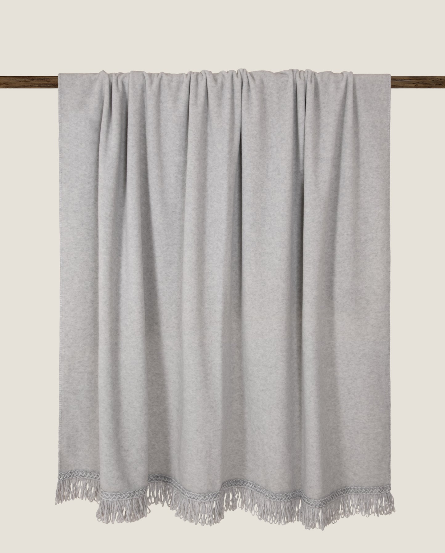 Plaid in soft bamboocon frangia matisse grigio perla unito