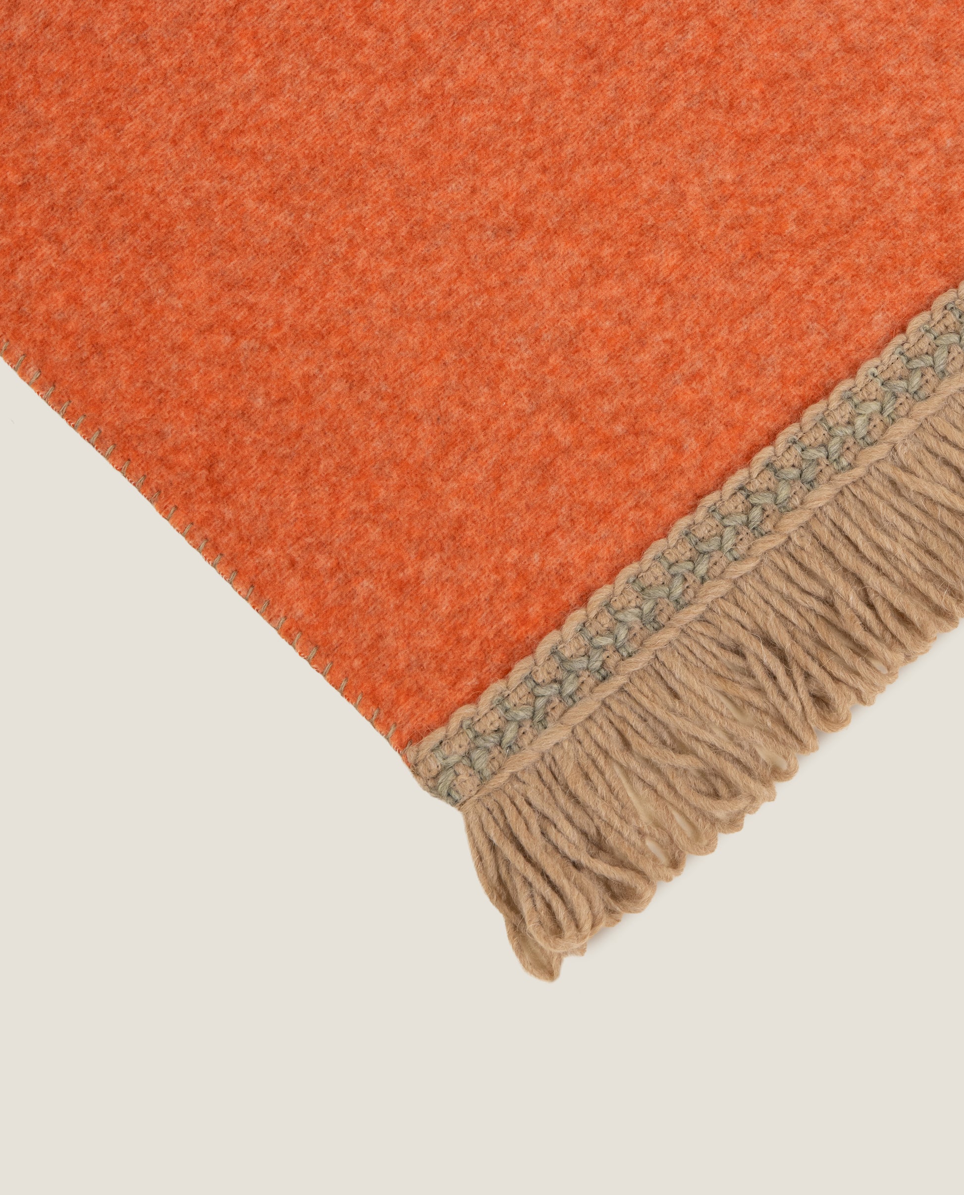 Plaid in Soft Bamboo GRS con Frangia Rousseau color Apricot