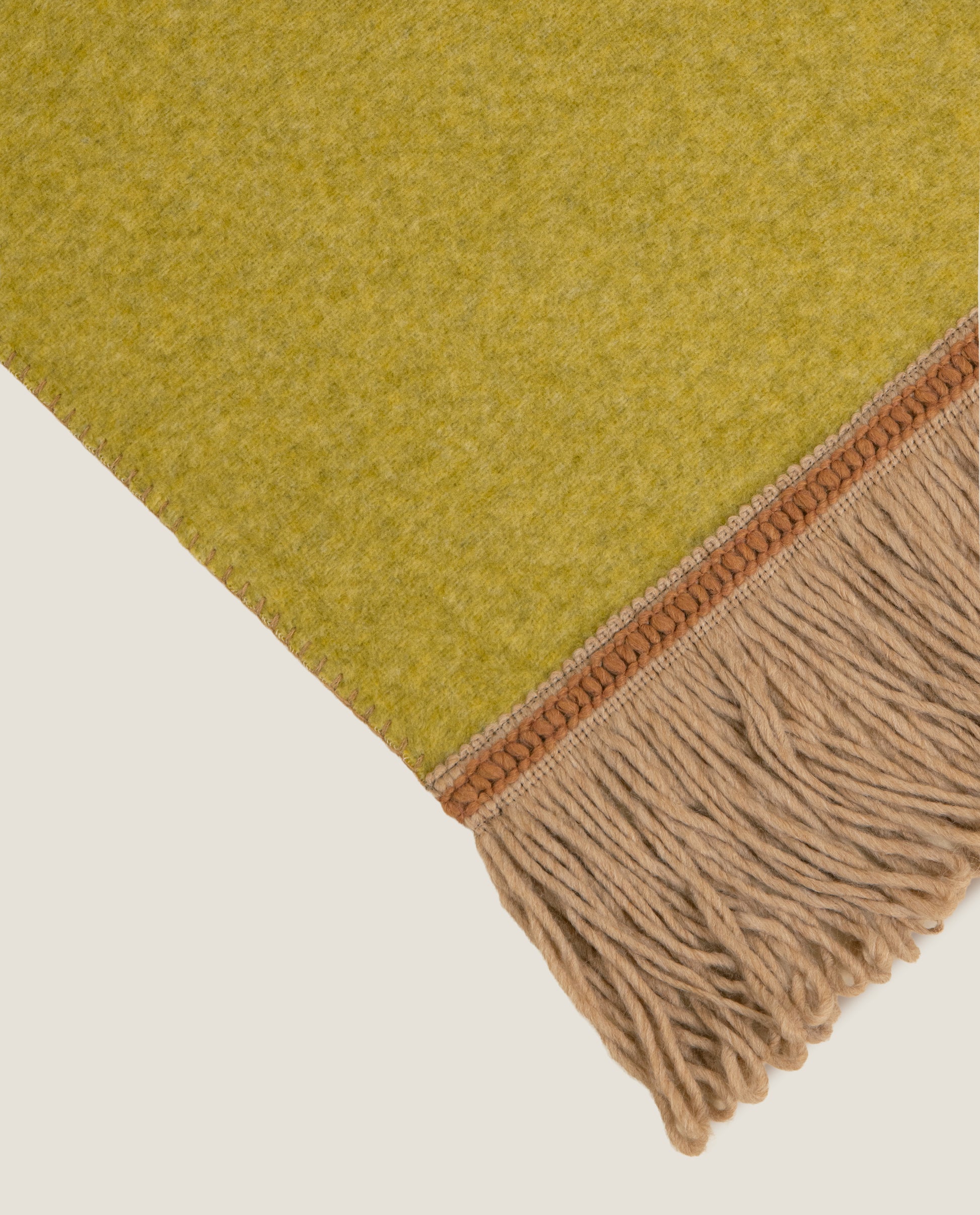 plaid in soft bamboo grs con lunga frangia brigitte color olio