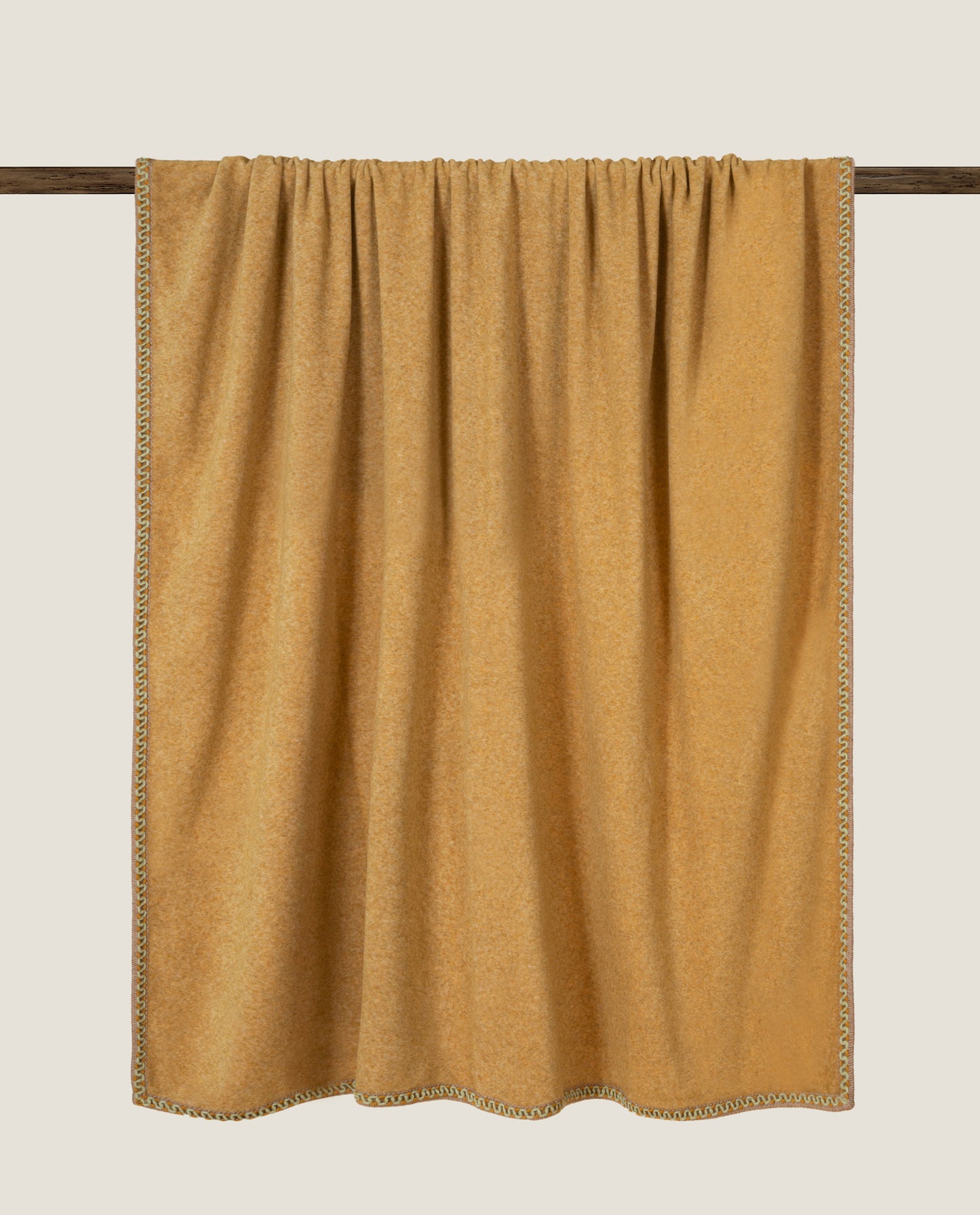Coco' Zafferano - Plaid in Soft Bamboo GRS con Bordo Artigianale