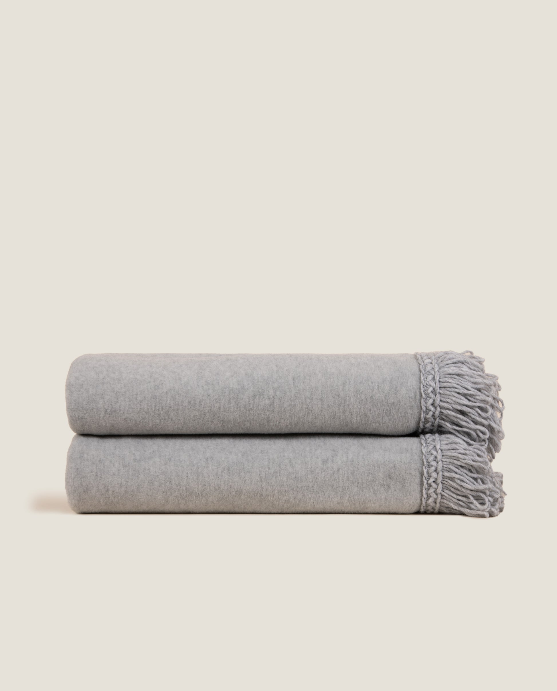 Plaid in soft bamboocon frangia matisse grigio perla unito
