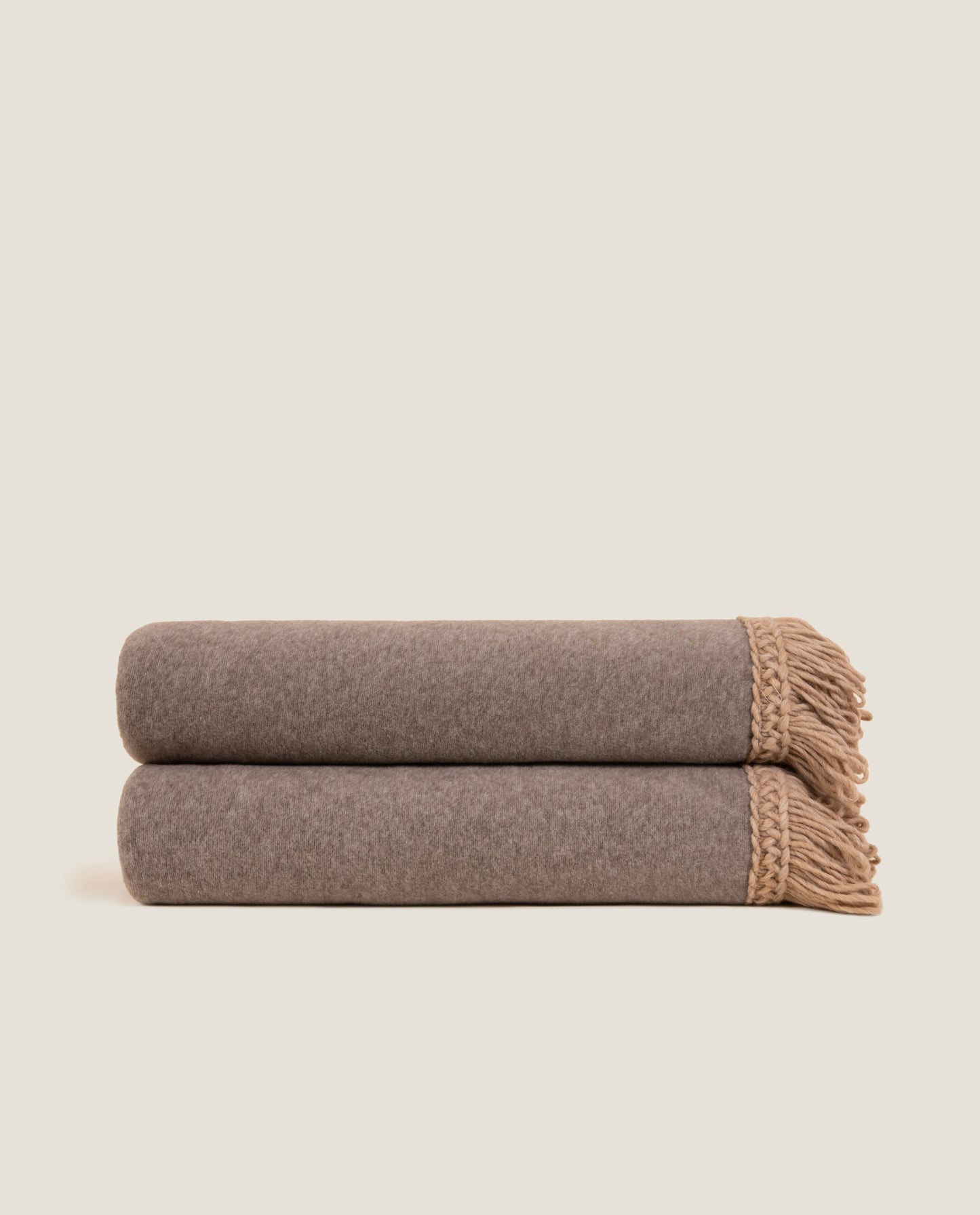 Plaid in soft bamboo con frangia matisse color tortora unito
